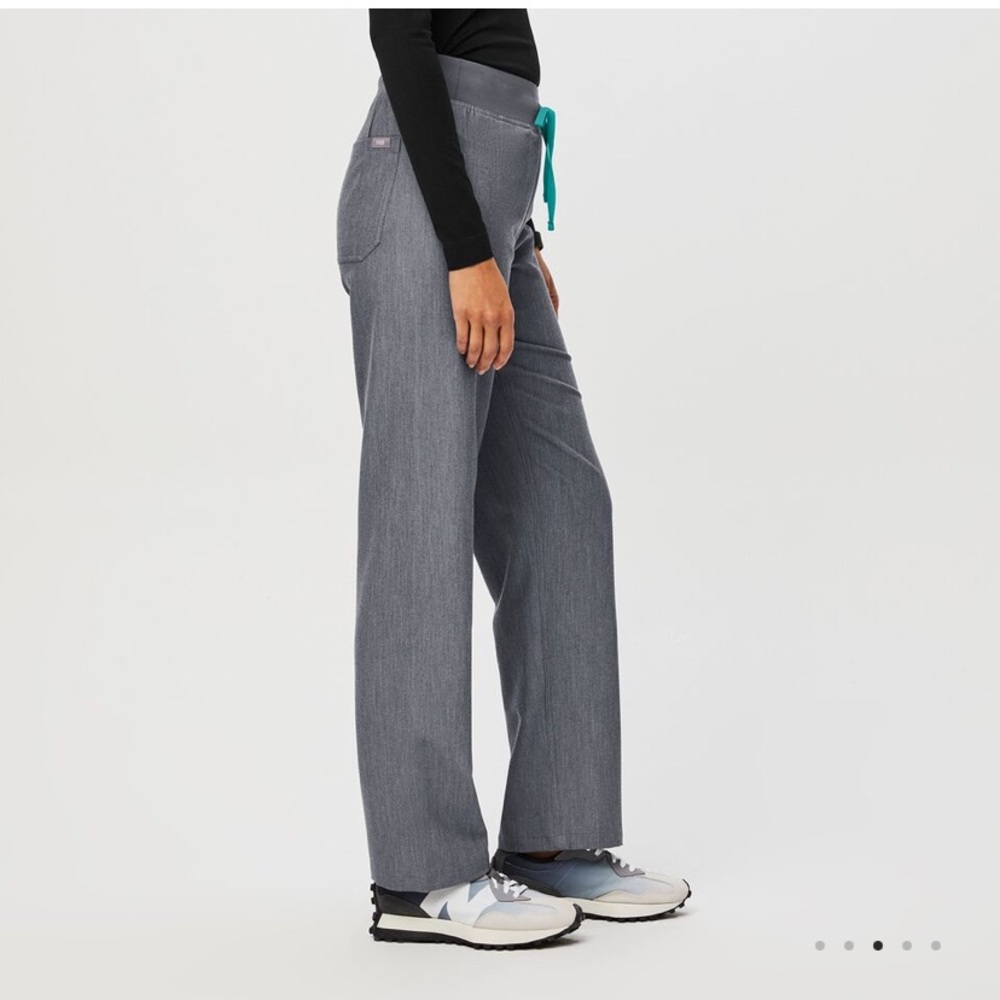 FIGS High Waisted Livingston Scrub Pants in Graphite Size Medium